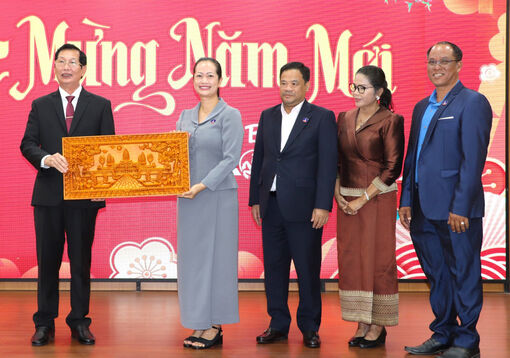 Đoàn đại biểu tỉnh Koh Kong thăm, chúc tết lãnh đạo UBND tỉnh An Giang