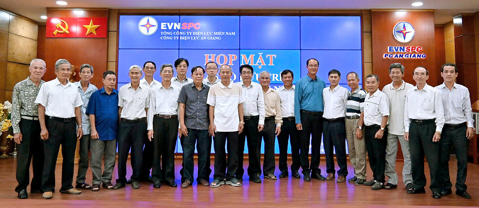 PC An Giang họp mặt cán bộ hưu trí ngành điện