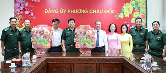 Ban Chỉ huy Bộ đội Biên phòng tỉnh An Giang chúc tết các đồn biên phòng và 2 phường