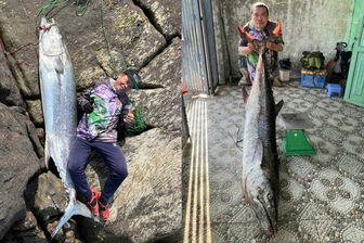 Cần thủ Đà Nẵng câu được "thủy quái" nặng 63kg trên biển