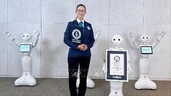 Pepper lập kỷ lục Guinness là robot hình người được sản xuất hàng loạt đầu tiên trên thế giới