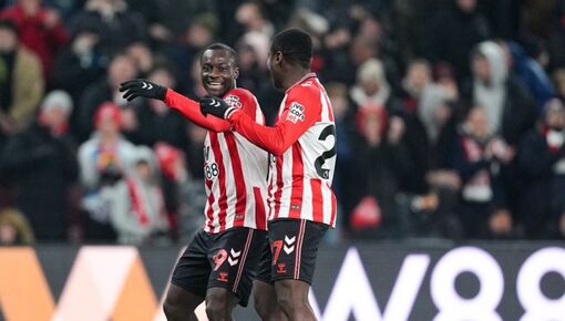 Habib Diarra tỏa sáng giúp Sunderland chen chân vào Top 8 Ngoại hạng Anh