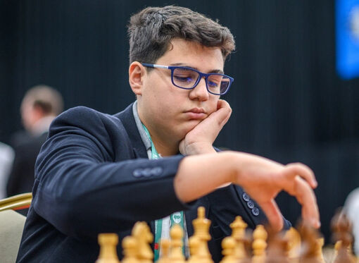 Kỳ thủ 14 tuổi gây chấn động khi lọt top 50 bảng xếp hạng cờ vua thế giới là ai?