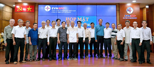 PC An Giang họp mặt cán bộ hưu trí ngành điện