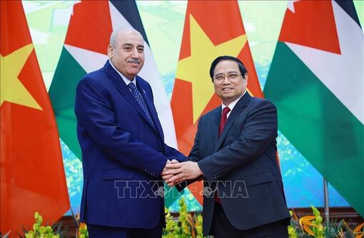 Thủ tướng Phạm Minh Chính hội kiến Chủ tịch Hạ viện Vương quốc Hashemite Jordan