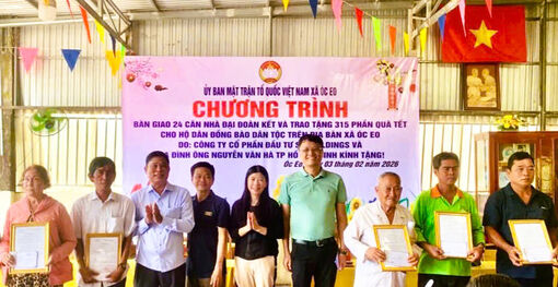 Xã Óc Eo bàn giao 24 căn nhà Đại đoàn kết