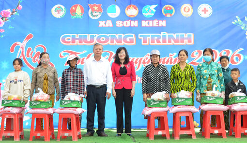 Xuân ấm đến người nghèo