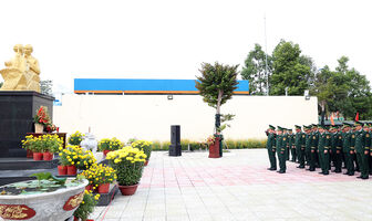 Bộ đội Biên phòng tỉnh An Giang dâng hương tưởng nhớ Chủ tịch Hồ Chí Minh