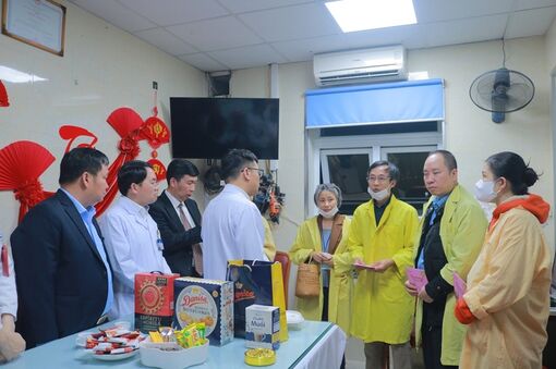 Bệnh viện E: Cấp cứu nhiều ca nguy kịch trong đêm giao thừa