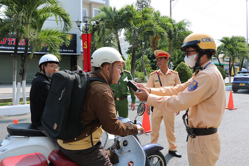Công an An Giang phục vụ xuyên tết, tăng cường xử lý vi phạm giao thông