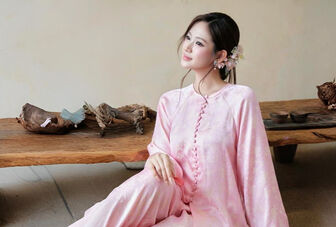 Tết này, chị em "phải lòng" chiếc áo bà ba