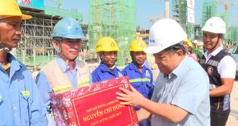 Phó Thủ tướng Nguyễn Chí Dũng thăm, chúc tết lực lượng thi công các công trình APEC tại Phú Quốc