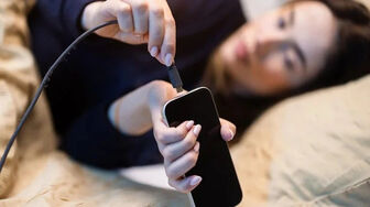 Vì sao điện thoại sạc chậm dù đang sử dụng bộ sạc nhanh?