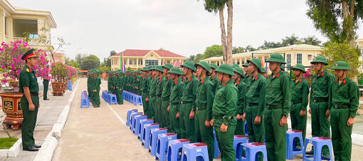 Chiến sĩ mới làm quen môi trường quân ngũ