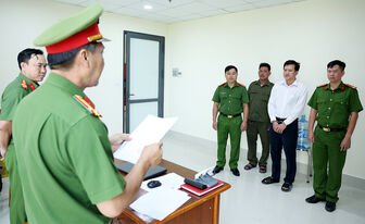 Bắt tạm giam đối tượng mua bán trái phép hóa đơn, chứng từ