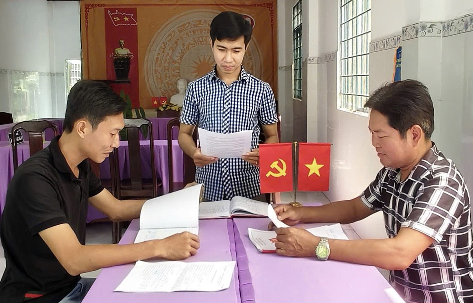 Xây dựng niềm tin từ cách phục vụ