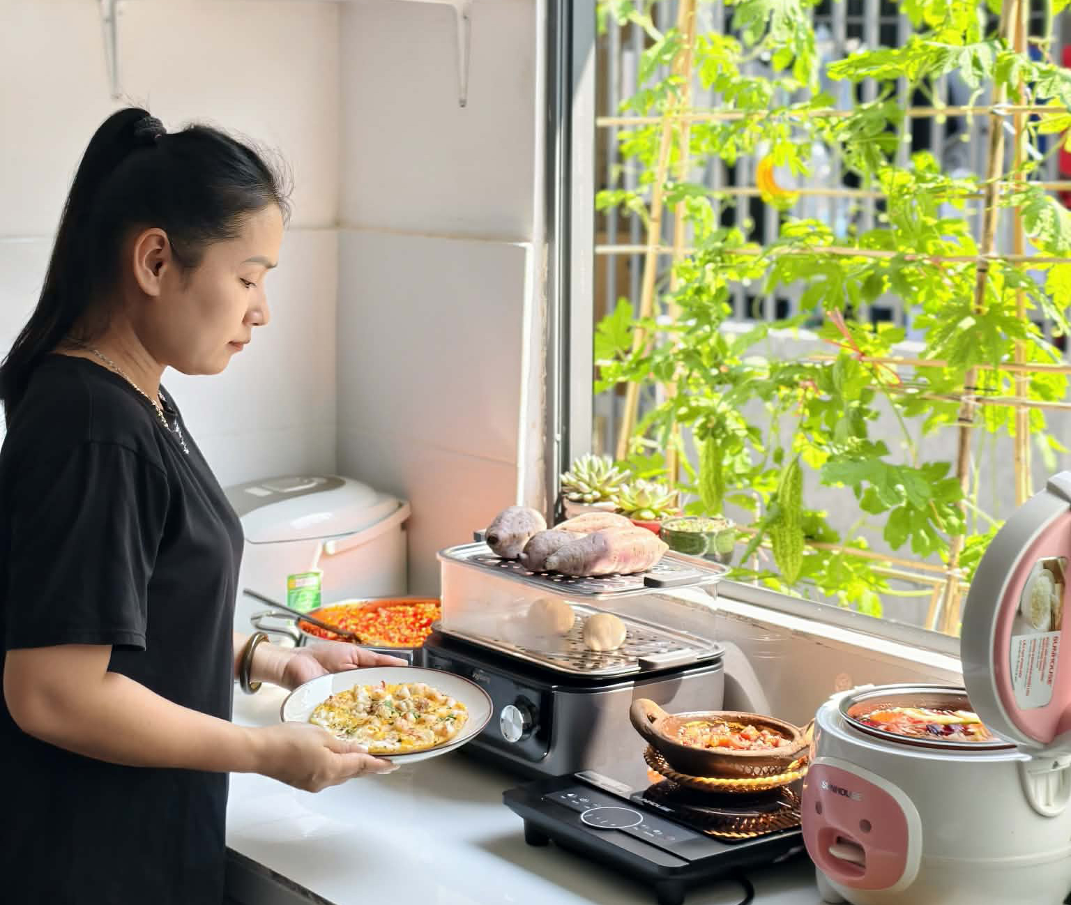 Giá gas tăng, người dân chuyển sang bếp điện