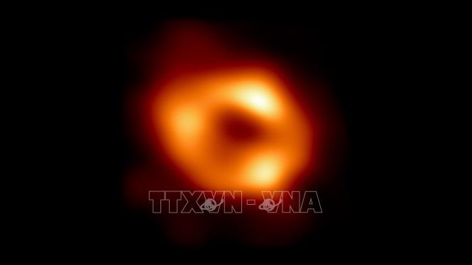 Phát hiện hai hố đen khổng lồ sắp va chạm trong 100 năm tới