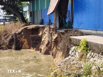 An Giang khẩn trương khắc phục sạt lở dài 50m bên bờ sông Hậu