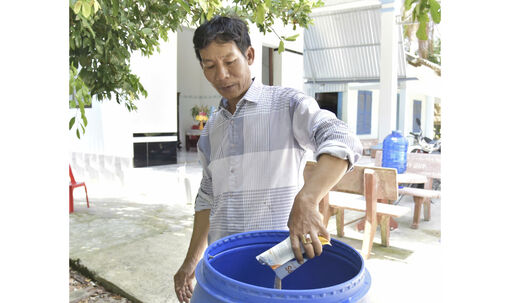 Giữ vuông tôm mùa nắng nóng