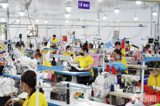 Lao động trẻ “nhảy việc”: Cơ hội và hệ lụy