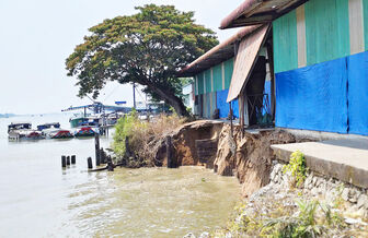 Khẩn trương khắc phục sạt lở tại xã Vĩnh Thạnh Trung