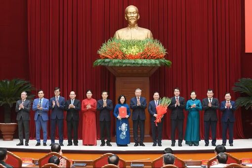 Công bố quyết định của Bộ Chính trị về công tác cán bộ đối với 4 Đảng ủy trực thuộc Trung ương