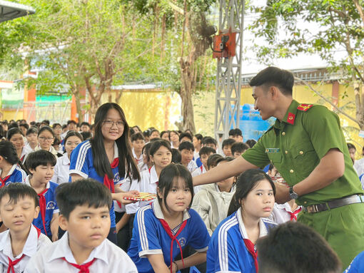 Nối nhịp yêu thương nơi đầu sóng ngọn gió