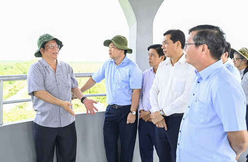 Chủ tịch UBND tỉnh Hồ Văn Mừng khảo sát một số dự án trên địa bàn hai xã An Biên và Tân Thạnh, Vườn quốc gia U Minh Thượng
