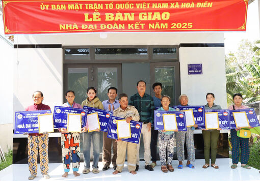 Bàn giao 27 căn nhà Đại đoàn kết cho người dân xã Hòa Điền