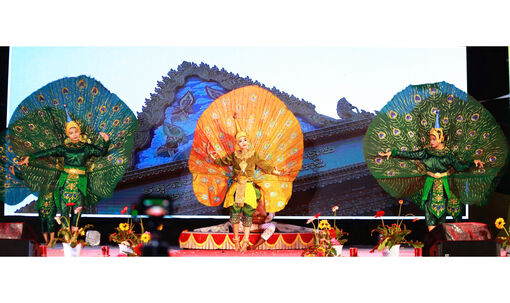 Rộn ràng Liên hoan văn nghệ mừng Tết Chôl Chnăm Thmây tại chùa Sóc Xoài