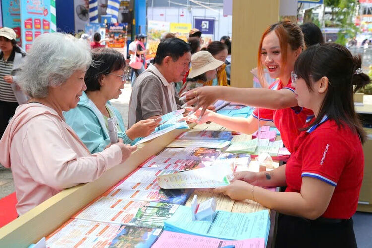 Doanh nghiệp du lịch nỗ lực 'giữ nhịp' giá tour dịp lễ 30/4 và 1/5