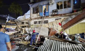 Kịp thời giải cứu 3 nạn nhân mắc kẹt do sập nhà