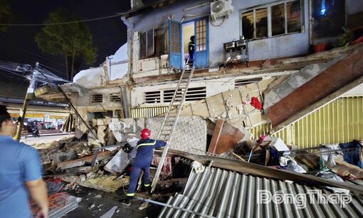 Kịp thời giải cứu 3 nạn nhân mắc kẹt do sập nhà