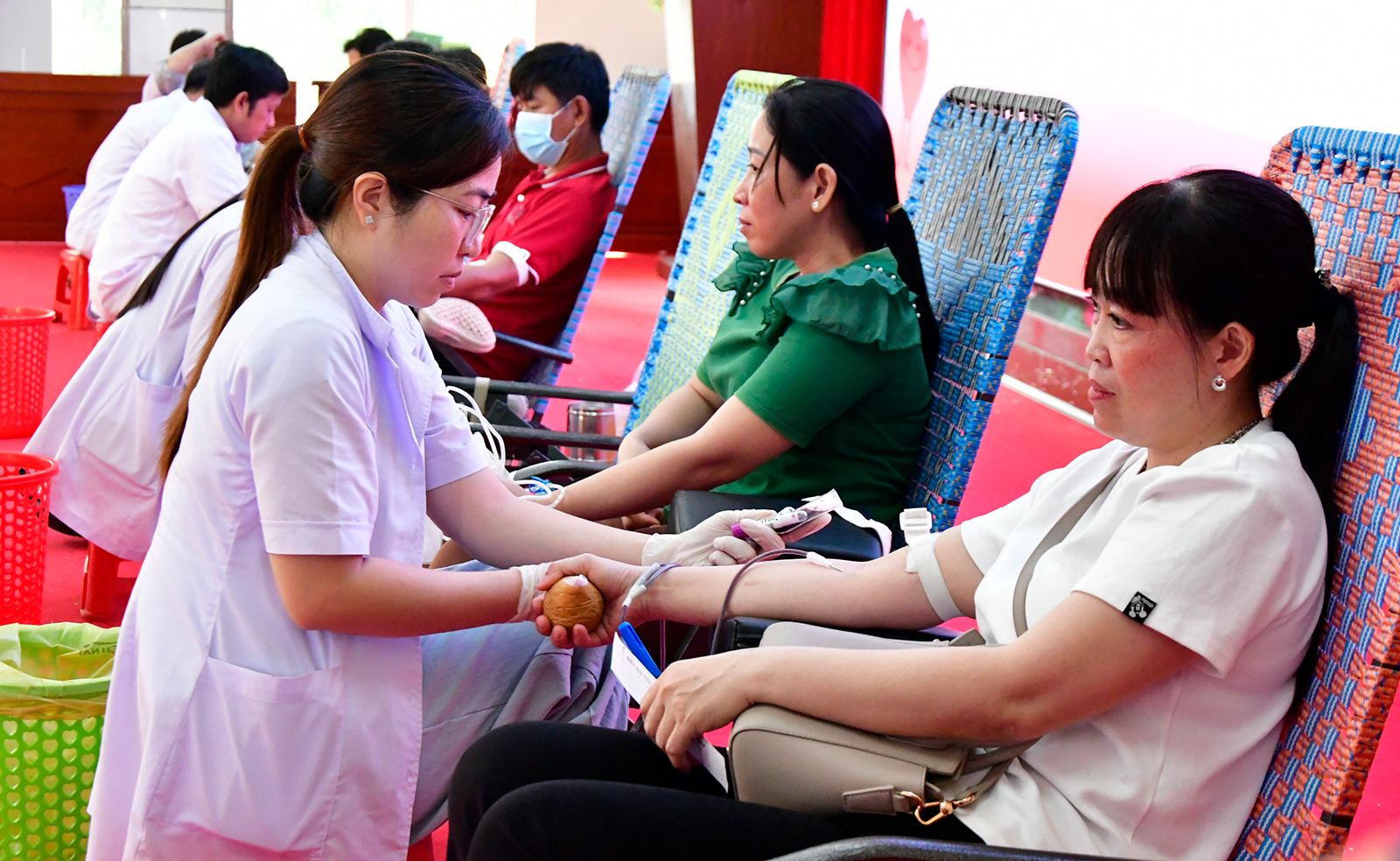 Cán bộ và người dân xã An Biên hiến 115 đơn vị máu