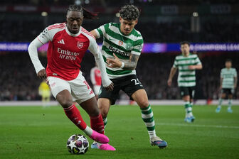 Arsenal vượt qua tứ kết Champions League một cách nhàm chán