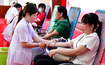 Cán bộ và người dân xã An Biên hiến 115 đơn vị máu