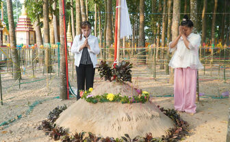 Đắp núi cát - gửi gắm ước vọng bình an cho năm mới