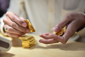 Giá vàng hôm nay (16/04): Tăng, giảm trái chiều