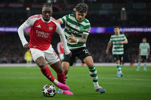 Arsenal vượt qua tứ kết Champions League một cách nhàm chán