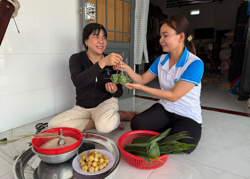Giữ nghề gói bánh ú nước tro
