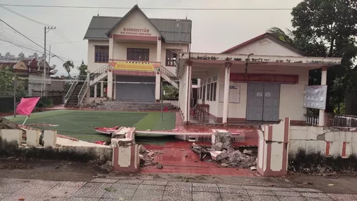Lốc xoáy gây thiệt hại nhiều công trình tại Quảng Trị