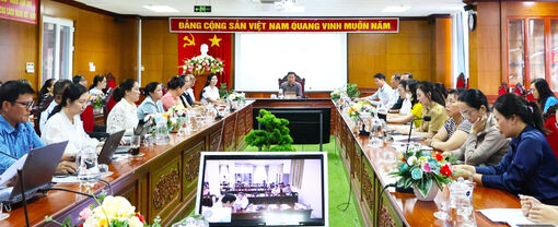 Hơn 350 nhân viên thu bảo hiểm mới chính thức hành nghề