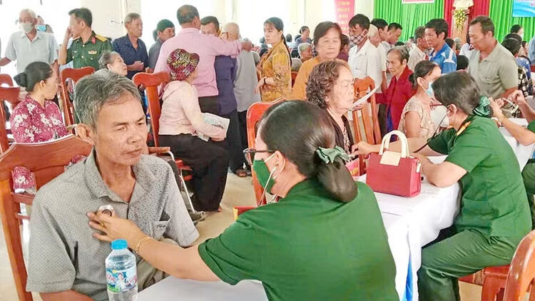 Đầy ắp nghĩa tình “Tết Quân-Dân” ở Vĩnh Long