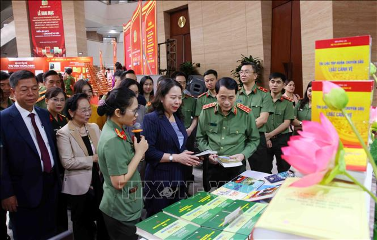 Phó Chủ tịch nước Võ Thị Ánh Xuân dự phát động phong trào đọc sách trong lực lượng Công an nhân dân