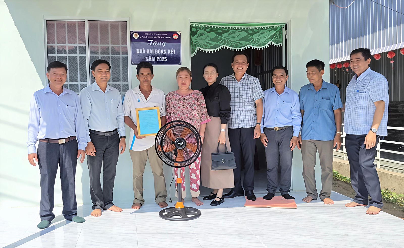 Bàn giao 10 căn nhà Đại đoàn kết tại xã Đông Thái