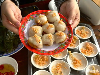 4 món bánh đặc sản tên lạ, giá siêu rẻ, khách ăn chục chiếc chưa chán ở Huế