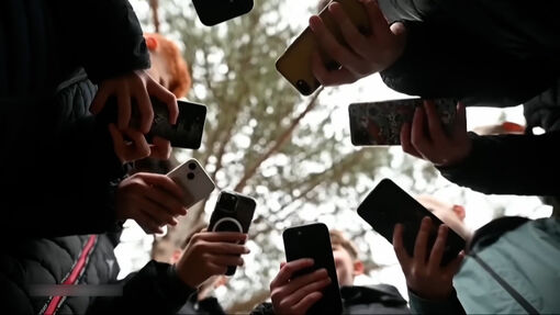 Anh kêu gọi các mạng xã hội tăng cường bảo vệ trẻ em