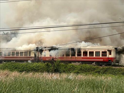 Cháy 2 toa tàu hỏa trên tuyến đường sắt Hà Nội – Hải Phòng