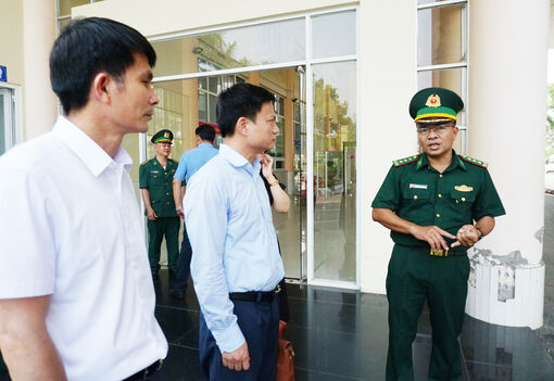 Đoàn kiểm tra của Ban Chỉ đạo 389 quốc gia khảo sát và làm việc tại Cửa khẩu quốc tế Hà Tiên